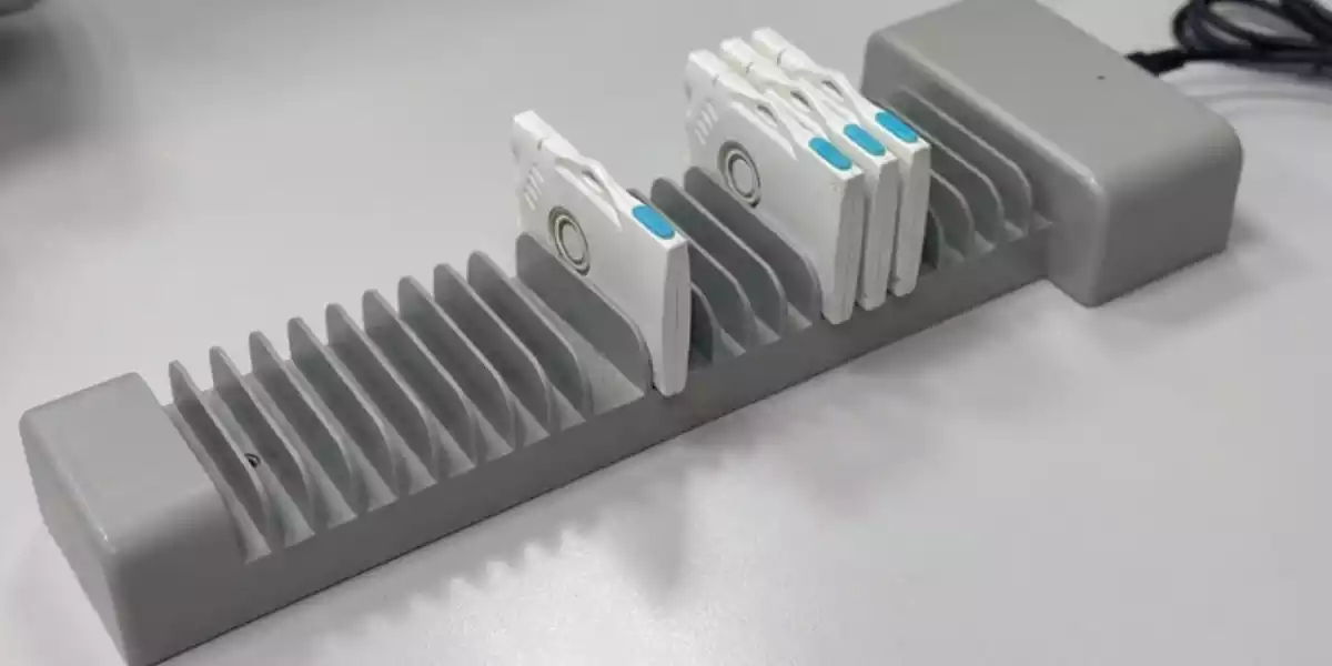 badge tracker charger